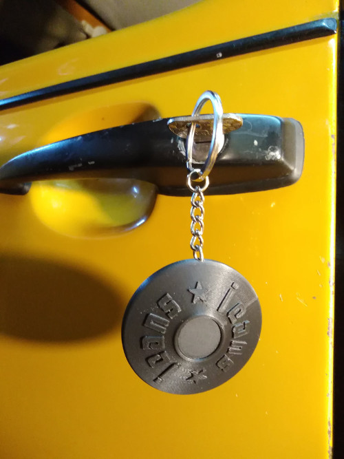 Jeans Kit hubcap keychain